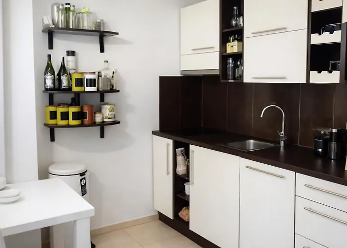 Top-secure Spacious Penthouse - Embassy Apartman *