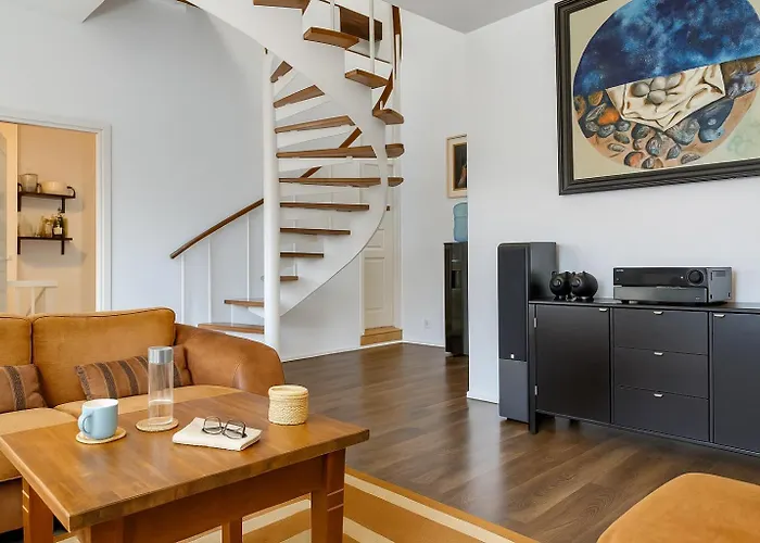 Top-secure Spacious Penthouse - Embassy Apartman