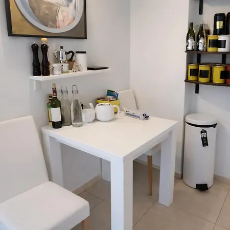 Top-secure Spacious Penthouse - Embassy